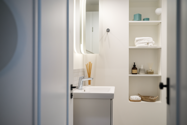 Petite Salle de Bain 3m² : 7 Astuces d&rsquo;Aménagement Fonctionnel