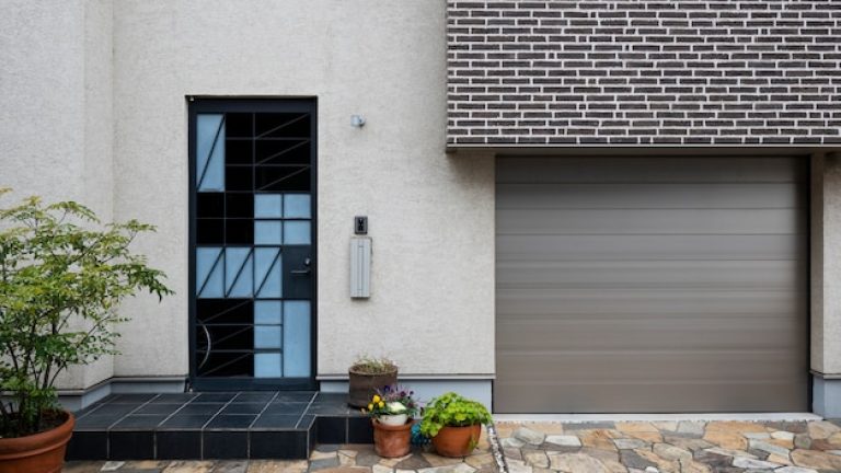 Comment choisir une porte de garage adaptée à sa maison ?