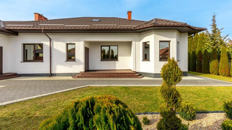 Maison traditionnelle : quels sont les avantages de ce style de construction ?